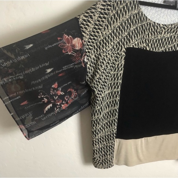 Chico's Travelers Mixed Media Lagenlook
Kimono Jersey Top - Picture 6 of 7